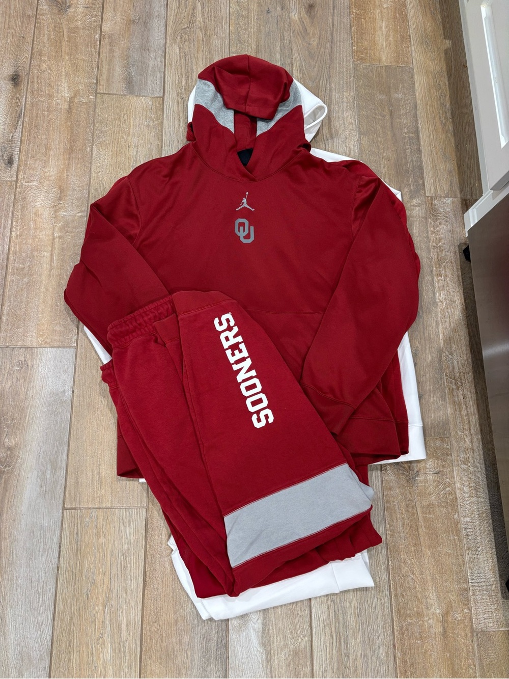 Air Jordan Oklahoma Sooners Basketball Team Exclusive Jumpsuit Size Large (L)